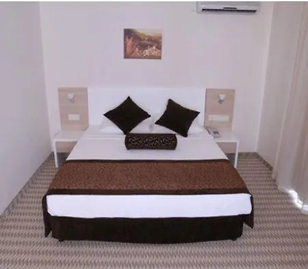 Pamira Hotel 3*